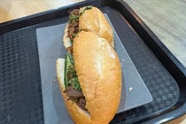 Banh mi 208.000 dong o san bay: Can lam ro, khong de khach bi bat chet hinh anh