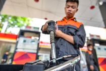 Gia xang dau giam manh hinh anh