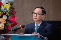 Ong Vu Van Tien: Toi khong chiu noi, phai quay lai lam Chu tich ABBank hinh anh