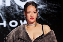 Rihanna bị người đàn ông lạ tìm đến tận nhà cầu hôn