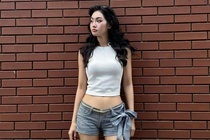 Doi thuong trai nguoc tren phim cua Cu Thi Tra hinh anh
