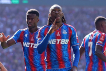 Ban thang cua Eze nham chim Man City hinh anh
