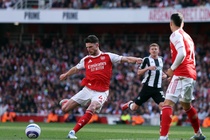 Sieu pham cua Rice giup Arsenal co ve du Champions League hinh anh