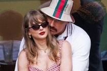 Taylor Swift va cau thu cao 1,96 m bi giuc cuoi hinh anh