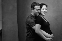 Ảnh ông chủ Facebook tình cảm bên vợ hút 750.000 like