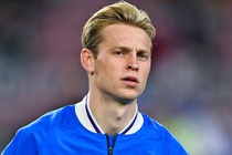 CDV MU thich thu voi man trinh dien moi nhat cua De Jong hinh anh