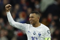 Mbappe vào top 5 tiền đạo hay nhất lịch sử bóng đá Pháp