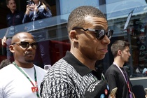 Mbappe khởi động lại vở kịch xà phòng ở PSG