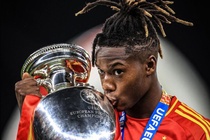Mua Nico Williams la tro lo cua Real Madrid hinh anh