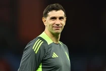Arsenal tao bat ngo voi Emiliano Martinez hinh anh