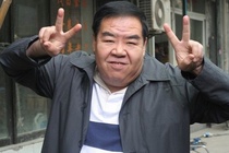 Và hiện nay ở tuổi 63.