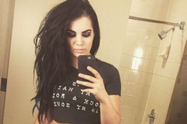 Fan len tieng bao ve sao WWE lo anh nong hinh anh
