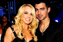 Joe Jonas khong duoc den gan Britney Spears hinh anh