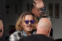 Hình ảnh đầu tiên của Johnny Depp sau khi thắng kiện