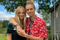Romeo Beckham tai hop nguoi mau Mia Regan hinh anh