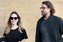 Angelina Jolie di choi cung ty phu kem 3 tuoi hinh anh