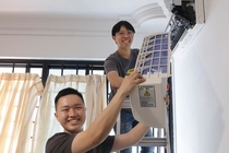 So AI thay the, nguoi tre do xo lam cong viec tay chan hinh anh