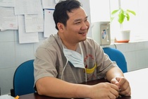 Nguoi bac si va 14 cai Tet 'can man trong benh vien' hinh anh