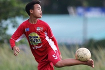 Doi bong hoc vien Nutifood di chan dat, da giao huu cung U13 Nhat Ban hinh anh