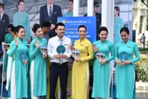 Giao luu van hoa, nhan uu dai lon tai 'Khong gian Vietnam Airlines' hinh anh