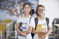 Be tro tai tieng Anh tai cuoc thi ‘Nha hung bien tuong lai’ hinh anh