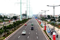 BDS khu Dong TP.HCM nong len nho dai lo 12 lan xe hinh anh