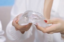 Video - Bac si Chiem Quoc Thai giai thich ve tui nguc hinh anh