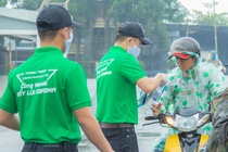 Honda tang khau trang cho hon 30.000 cong nhan KCN Hoa Cam va An Don hinh anh