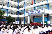 Tim hieu moi truong hoc tap tai THCS-THPT Tran Cao Van hinh anh