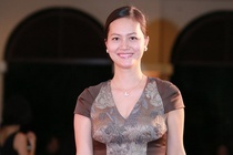 Do Hai Yen duoc chong ton trong khi dien canh nhay cam hinh anh
