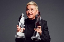 MC Ellen DeGeneres lam nen lich su tai giai People’s Choice hinh anh