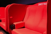 Làm tình trên ghế Sweetbox: Khi sự riêng tư đi quá giới hạn