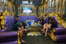 Thu hoi giay phep quan karaoke mo chui giua mua dich hinh anh