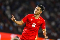 Bố tiền vệ Hai Long 'sẽ mở tiệc nếu Việt Nam vô địch'