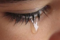 Nữ công nhân đang đi làm bị ép 'đóng phim đen'