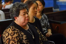 Cong an kham xet nha dai gia ngan hang Hua Thi Phan hinh anh