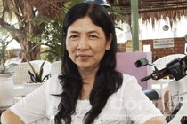 Vo giam doc 'cai trang' thuc khach vao ngan le cuoi cua chong hinh anh