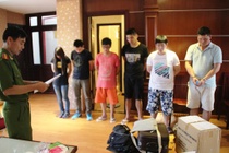 Nghe xong dien thoai, cu ong 80 tuoi mat 5,3 ty dong hinh anh