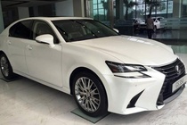 Bắt cặp đôi trộn tiền âm phủ vào tiền thật để mua ôtô Lexus