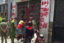 Băng tín dụng đen liên kết 'bóp cổ' con nợ bằng thủ đoạn ép cầm sổ đỏ