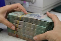 Chieu lua gan 2 ty dong va 13.000 USD hinh anh