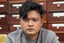 Bắt tạm giam thanh niên chặn đường cô gái để làm quen rồi cướp