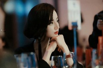 Dich Le Nhiet Ba va dan my nhan Hoa ngu goi cam hinh anh