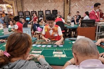 Nguoi Viet an ngu tai cho de danh bac trong casino tai Campuchia hinh anh