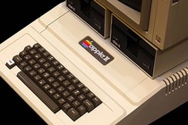 Bảo tàng ở Nga vẫn dùng máy tính Apple tuổi đời hơn 30 năm