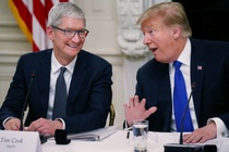 Apple lai bi chi trich hinh anh