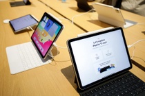Apple ap u nhieu thiet bi moi hinh anh