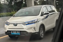 Lộ ảnh Toyota Innova thuần điện chạy thử nghiệm trên đường