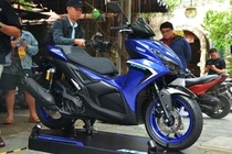 Can canh Yamaha NVX 155 moi - cho gia canh tranh Honda Air Blade hinh anh