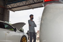 Di dang kiem oto o TP.HCM - xep hang cho lau, kiem tra nhanh gon hinh anh